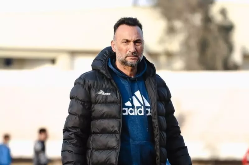 "دعامة في القلب".. يلا كورة يكشف الحالة الصحية لمدرب المنصورة بعد نقله للمستشفى 